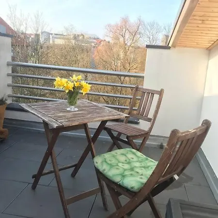 Apartment Dachgeschosszimmer Mit Terrasse