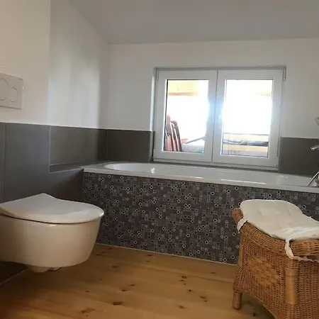 Apartment Dachgeschosszimmer Mit Terrasse *