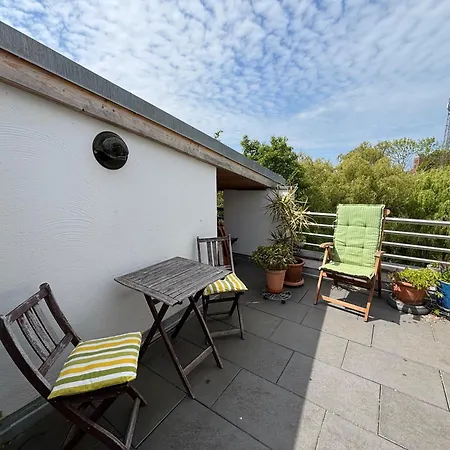 Dachgeschosszimmer Mit Terrasse *